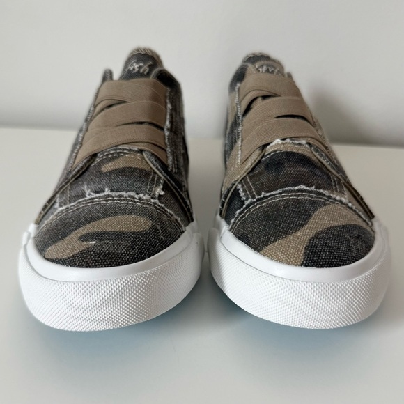 NEW Blowfish Marley Slip On Sneaker Natural Camouflage Canvas Brown‎ Size 8.5 - Picture 7 of 10
